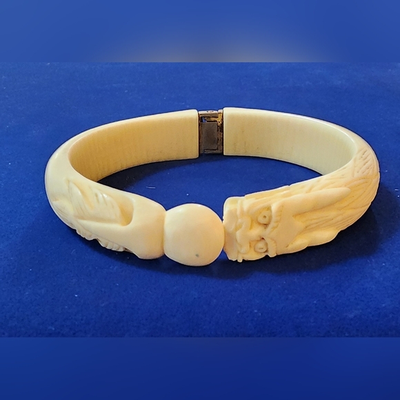 Antique Carved Hinged Cuff Braclet - Picture 1 of 12